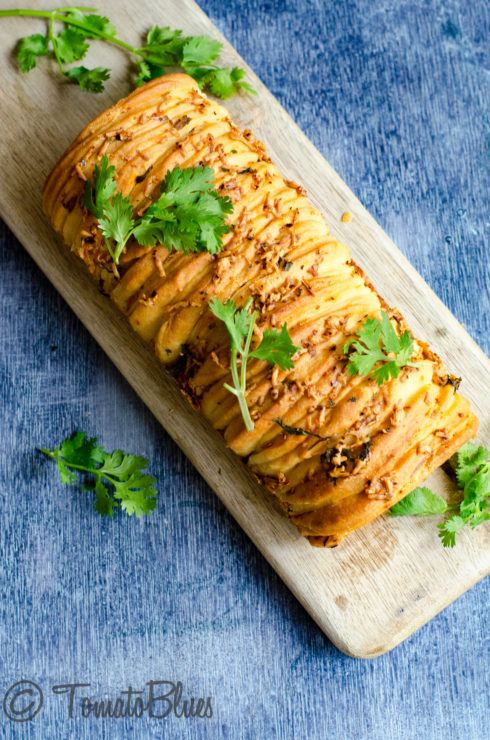 Cheesy Garlic Herb Pull Apart Bread