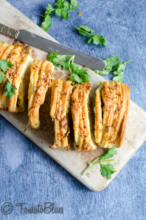 Cheesy Garlic Herb Pull Apart Bread