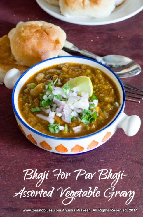 pav bhaji served with toasted pav and toppings