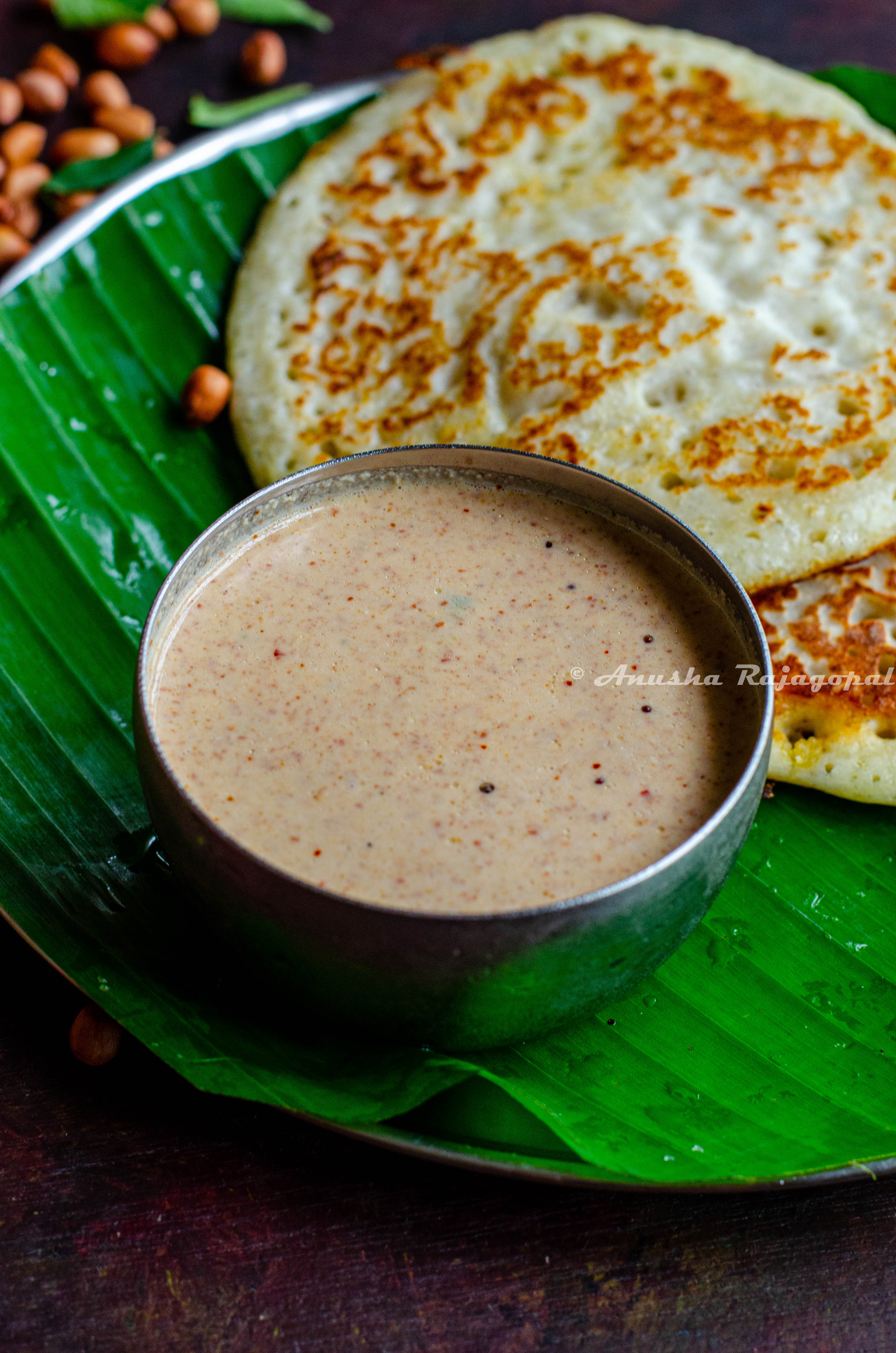 Palli chutney for dosa- vegan peanut chutney served with dosas on a banana leaf